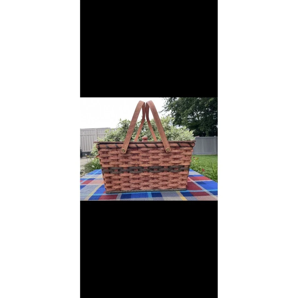 Amish-Made Hand-Woven Picnic Basket Natural Light Stain Vintage Green Signed
